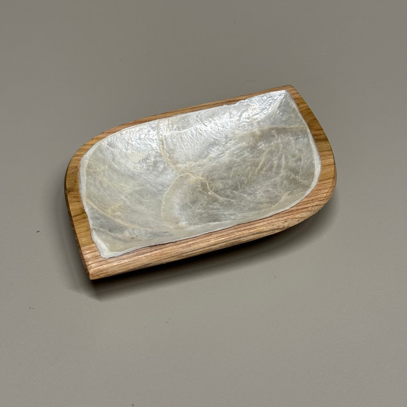 Label2X Amberblokjes Amberschaaltje hout met schelp vorm 6090348145130 Amberschaaltje hout met schelp vorm woonaccessoires homedecoratie