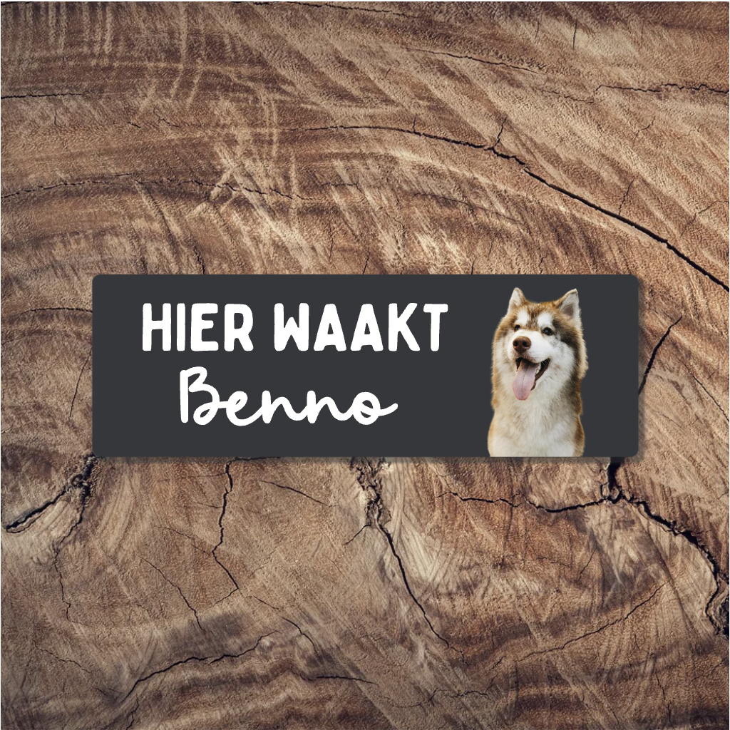 Label2X deurbordje bedrijf Hier waakt met naam Hier waakt met naam woonaccessoires homedecoratie