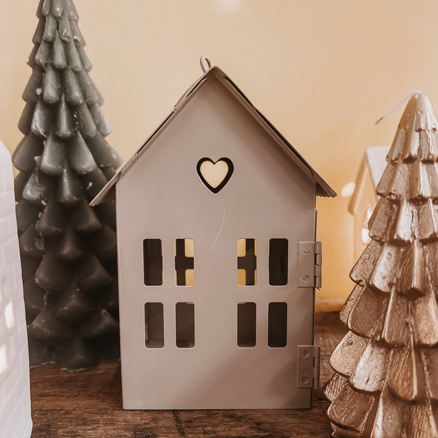 Label2X Kerstmis Metalen huisje beige woonaccessoires homedecoratie