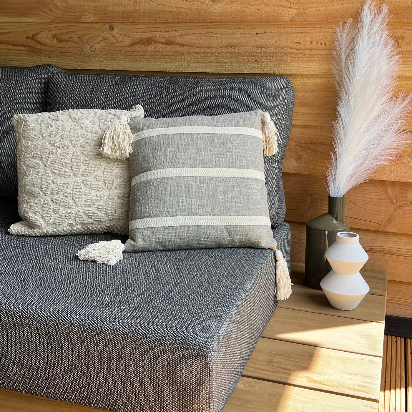 Label2X Sierkussen grijze ruches woonaccessoires homedecoratie