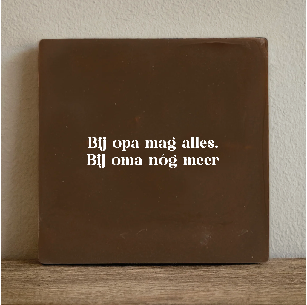 Label2X Tegeltje bij opa mag alles. Bij oma nóg meer Tegeltje bij opa mag alles. Bij oma nóg meer woonaccessoires homedecoratie
