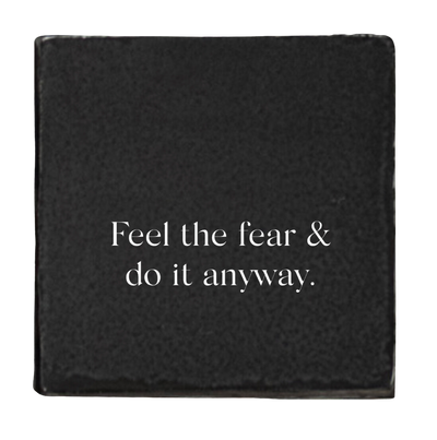 Label2X Tegeltje feel the fear woonaccessoires homedecoratie