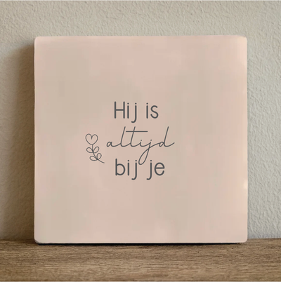 Label2X Tegeltje hij is altijd bij je Tegeltje hij is altijd bij je woonaccessoires homedecoratie