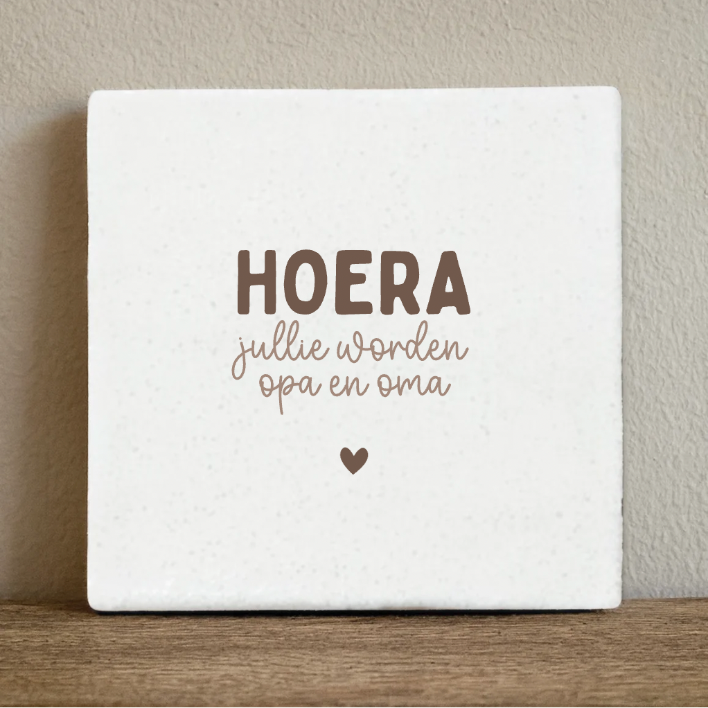 Label2X Tegeltje hoera jullie worden opa & oma Tegeltje hoera jullie worden opa & oma woonaccessoires homedecoratie