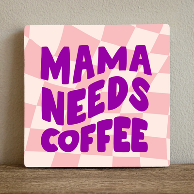 Label2X Tegeltje mama needs coffee Tegeltje mama needs coffee woonaccessoires homedecoratie