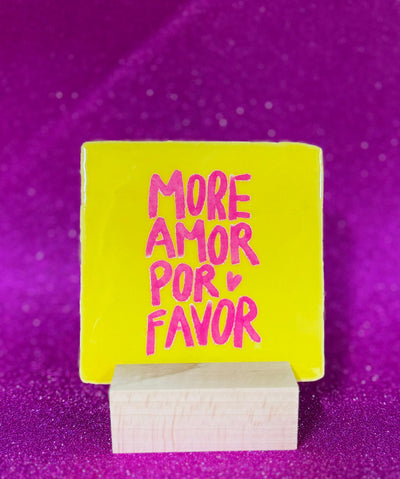 Label2X Tegeltje more amor por favor kleurrijk woonaccessoires homedecoratie