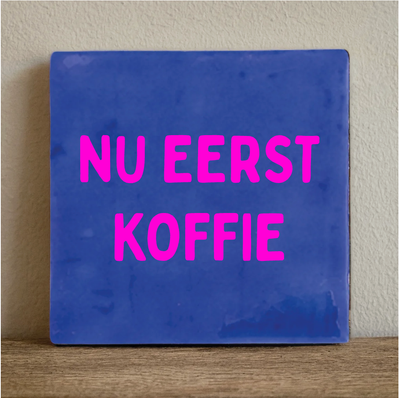 Label2X Tegeltje nu eerst koffie Tegeltje nu eerst koffie woonaccessoires homedecoratie