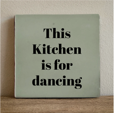 Label2X Tegeltje this kitchen is for dancing Tegeltje this kitchen is for dancing woonaccessoires homedecoratie
